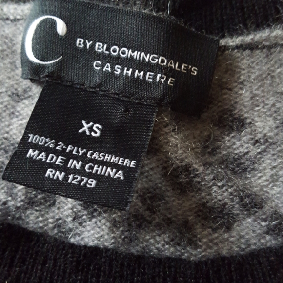 C By Bloomingdales 100% 2 Ply Cashmere Sweater - Picture 3 of 11